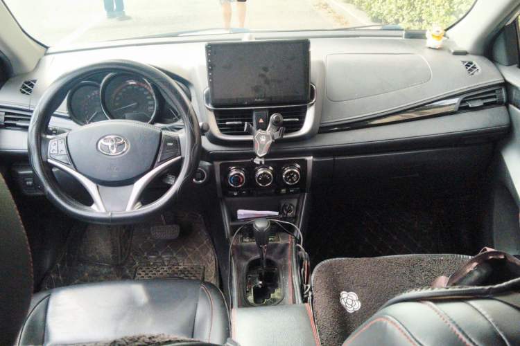 Used Toyota YARiS L Zhi Xuan 2022 X-Trail 1.5L CVT Luxury PLUS Edition Center Console