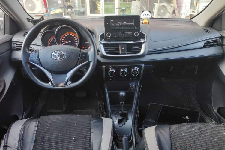 Used Toyota YARiS L Zhi Xuan 2022 X-Trail 1.5L CVT Leading PLUS Edition Center Console