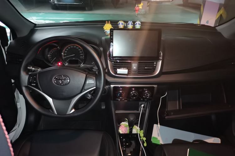 Used Toyota YARiS L Zhi Xuan 2022 1.5L CVT Luxury PLUS Edition Center Console