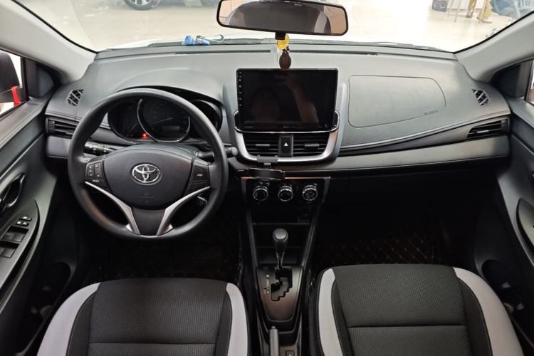 Used Toyota YARiS L Zhi Xuan 2022 X-Trail 1.5L CVT Leading PLUS Edition Center Console
