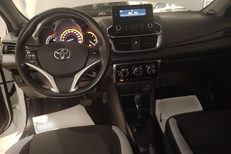 Used Toyota YARiS L Zhi Xuan 2022 1.5L CVT Leading PLUS Edition Center Console