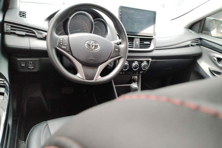 Used Toyota YARiS L Zhi Xuan 2022 X-Trail 1.5L CVT Luxury PLUS Edition Center Console