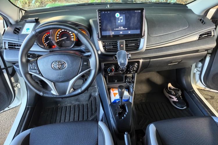 Used Toyota YARiS L Zhi Xuan 2022 X-Trail 1.5L CVT Leading PLUS Edition Center Console