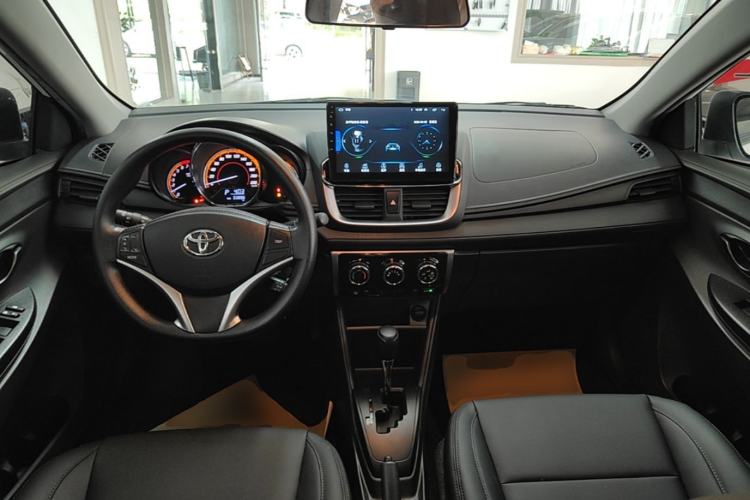 Used Toyota YARiS L Zhi Xuan 2022 1.5L CVT Leading PLUS Edition Center Console
