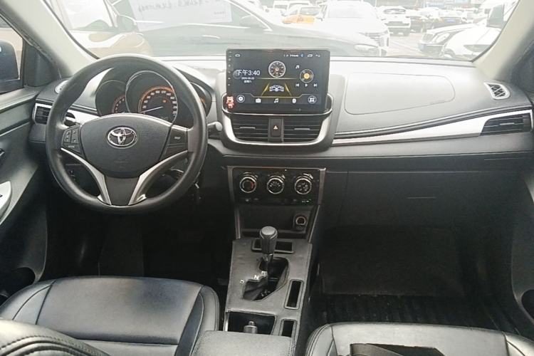 Used Toyota YARiS L Zhi Xuan 2022 1.5L CVT Leading PLUS Edition Center Console
