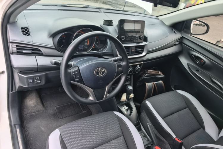 Used Toyota YARiS L Zhi Xuan 2022 X-Trail 1.5L CVT Leading PLUS Edition Center Console