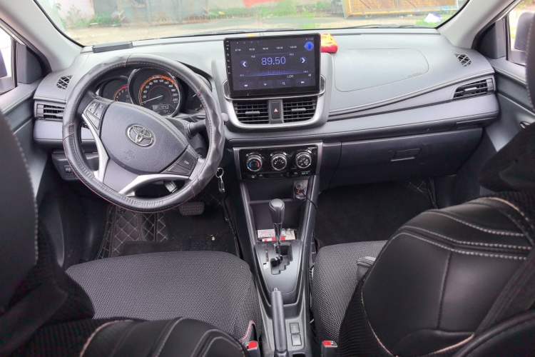 Used Toyota YARiS L Zhi Xuan 2022 X-Trail 1.5L CVT Leading PLUS Edition Center Console