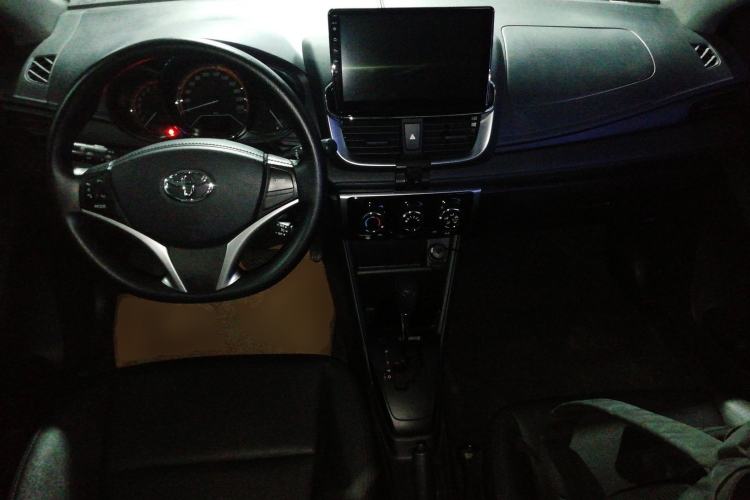 Used Toyota YARiS L Zhi Xuan 2022 1.5L CVT Leading PLUS Edition Center Console
