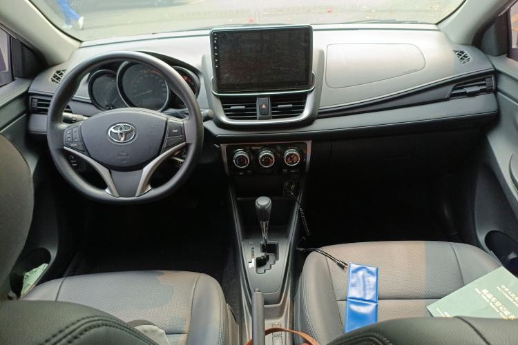 Used Toyota YARiS L Zhi Xuan 2022 1.5L CVT Leading PLUS Edition Center Console