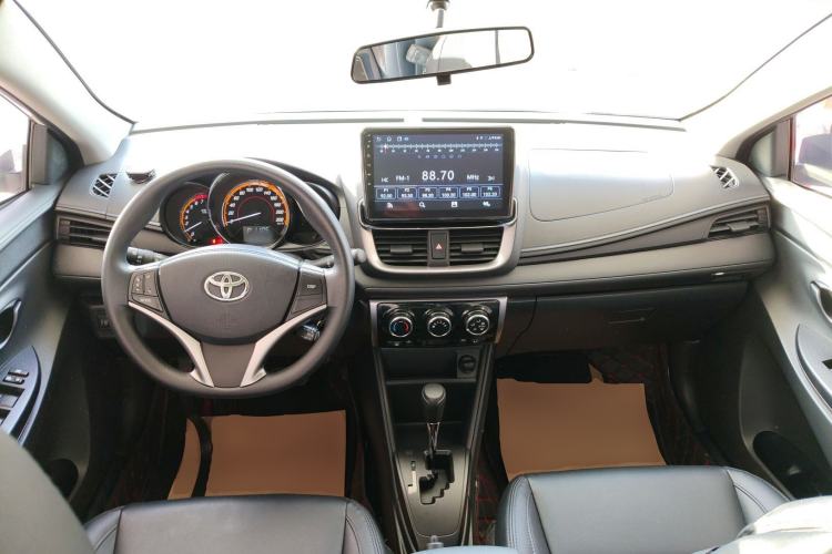 Used Toyota YARiS L Zhi Xuan 2022 1.5L CVT Leading PLUS Edition Center Console