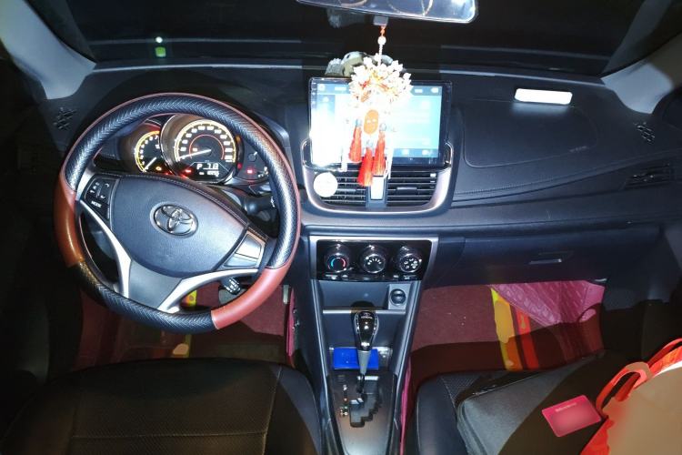 Used Toyota YARiS L Zhi Xuan 2022 1.5L CVT Leading PLUS Edition Center Console
