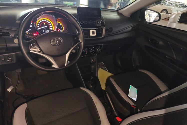 Used Toyota YARiS L Zhi Xuan 2022 X-Trail 1.5L CVT Leading PLUS Edition Center Console