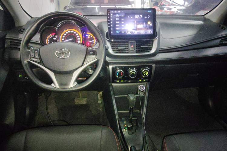 Used Toyota YARiS L Zhi Xuan 2022 X-Trail 1.5L CVT Leading PLUS Edition Center Console