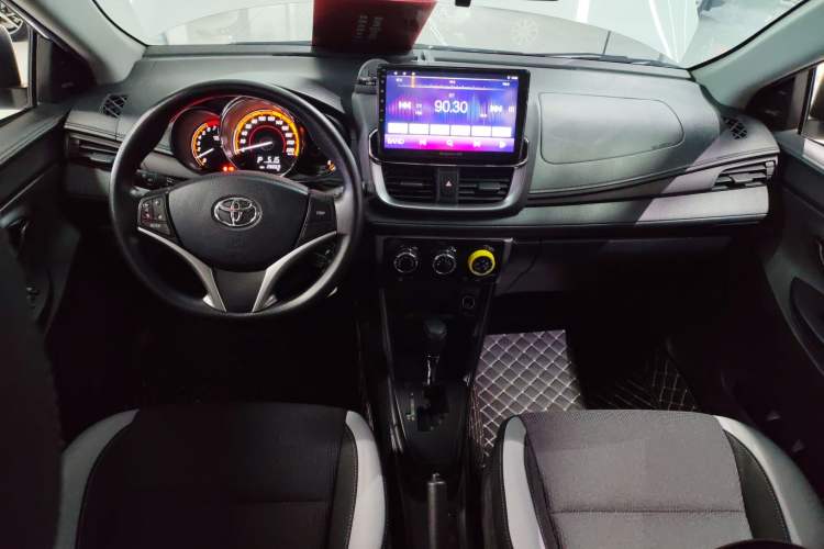 Used Toyota YARiS L Zhi Xuan 2022 X-Trail 1.5L CVT Leading PLUS Edition Center Console
