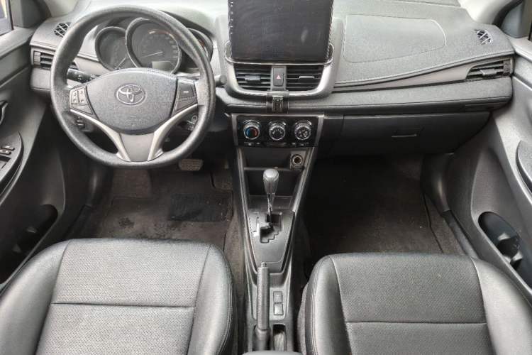 Used Toyota YARiS L Zhi Xuan 2022 X-Trail 1.5L CVT Leading PLUS Edition Center Console