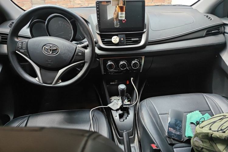 Used Toyota YARiS L Zhi Xuan 2022 X-Trail 1.5L CVT Leading PLUS Edition Center Console