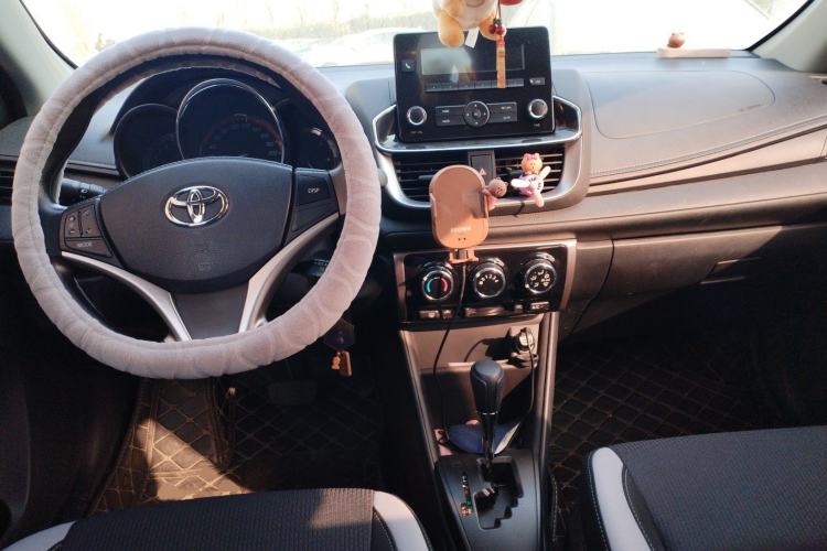Used Toyota YARiS L Zhi Xuan 2022 X-Trail 1.5L CVT Leading PLUS Edition Center Console