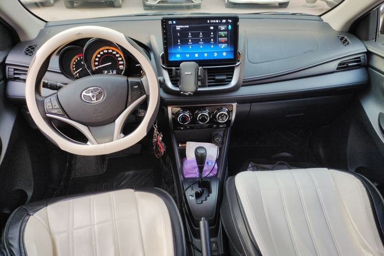Used Toyota YARiS L Zhi Xuan 2022 1.5L CVT Leading PLUS Edition Center Console