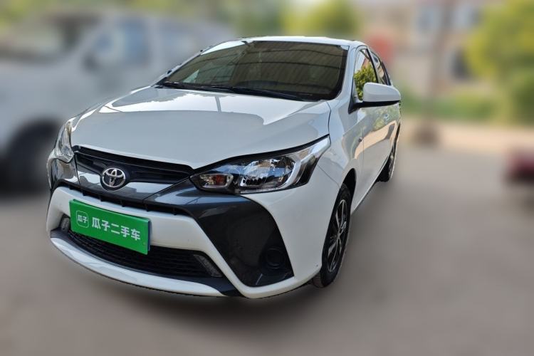 Toyota Yaris 2022 — фото 1