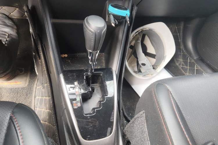 Used Toyota YARiS L Zhi Xuan 2022 X-Trail 1.5L CVT Luxury PLUS Edition Gear Lever