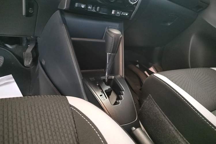Used Toyota YARiS L Zhi Xuan 2022 X-Trail 1.5L CVT Leading PLUS Edition Gear Lever