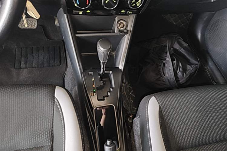 Used Toyota YARiS L Zhi Xuan 2022 1.5L CVT Leading PLUS Edition Gear Lever