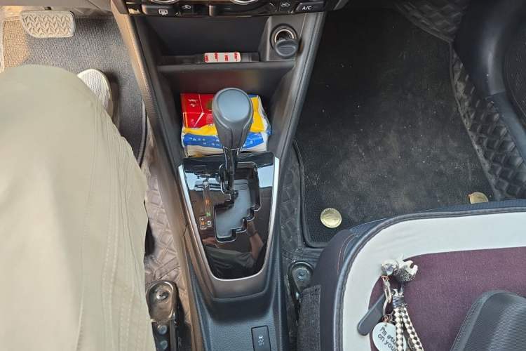 Used Toyota YARiS L Zhi Xuan 2022 X-Trail 1.5L CVT Luxury PLUS Edition Gear Lever