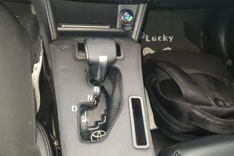Used Toyota YARiS L Zhi Xuan 2022 1.5L CVT Leading PLUS Edition Gear Lever