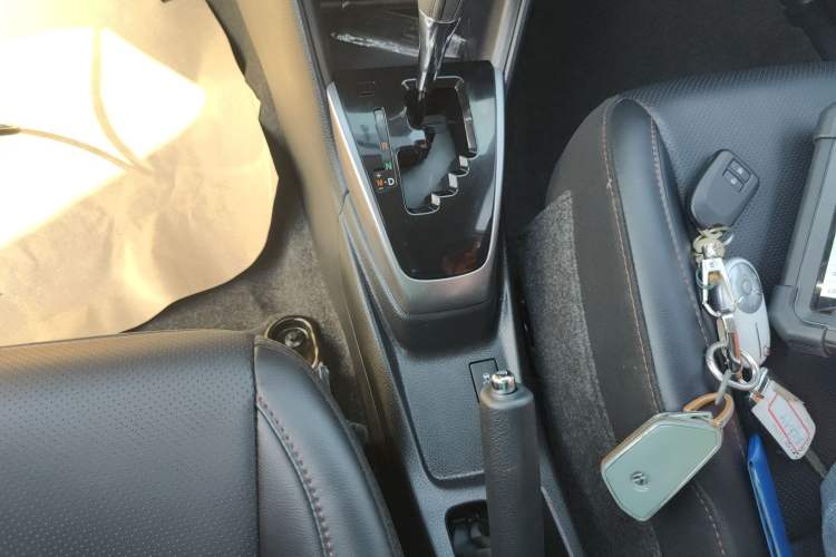 Used Toyota YARiS L Zhi Xuan 2022 X-Trail 1.5L CVT Luxury PLUS Edition Gear Lever