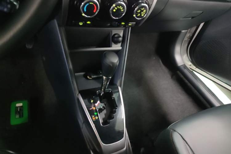 Used Toyota YARiS L Zhi Xuan 2022 X-Trail 1.5L CVT Luxury PLUS Edition Gear Lever
