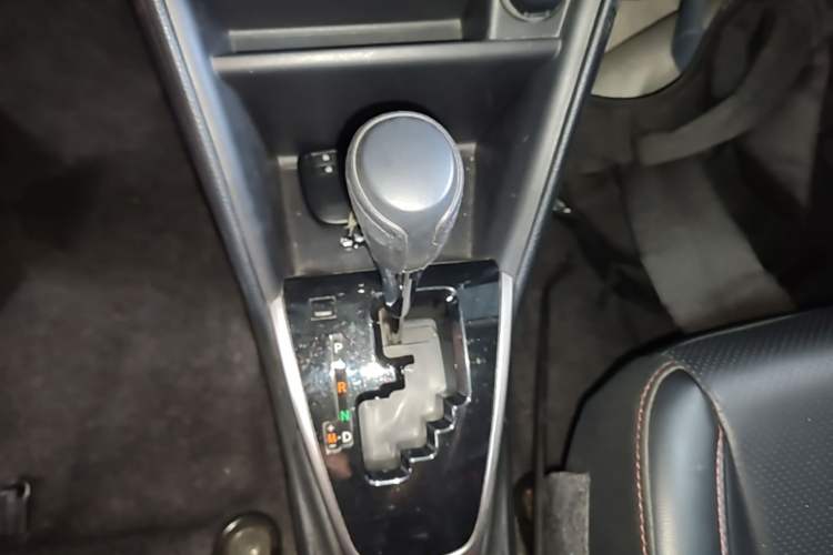 Used Toyota YARiS L Zhi Xuan 2022 X-Trail 1.5L CVT Luxury PLUS Edition Gear Lever