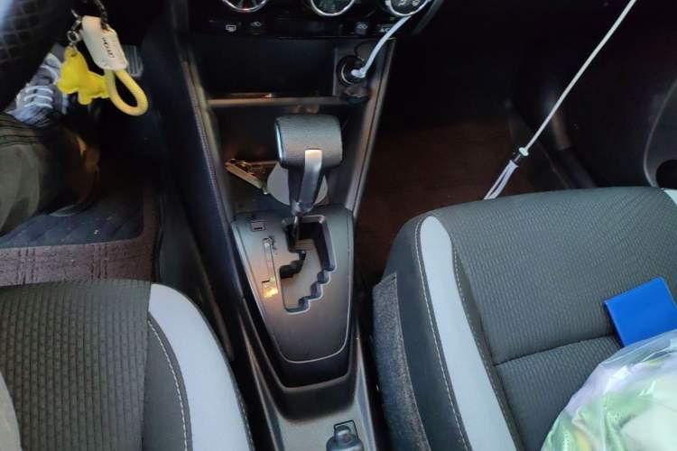 Used Toyota YARiS L Zhi Xuan 2022 1.5L CVT Leading PLUS Edition Gear Lever