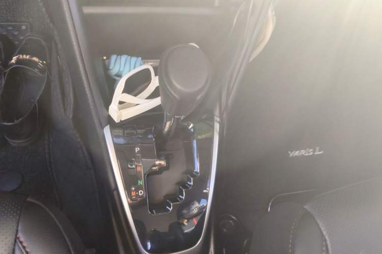 Used Toyota YARiS L Zhi Xuan 2022 1.5L CVT Luxury PLUS Edition Gear Lever