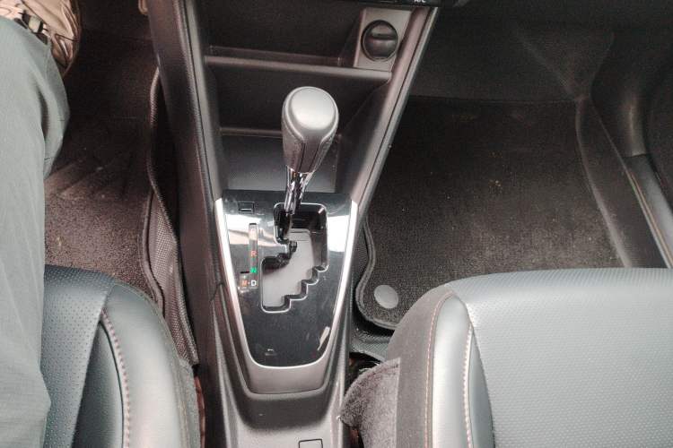 Used Toyota YARiS L Zhi Xuan 2022 X-Trail 1.5L CVT Luxury PLUS Edition Gear Lever