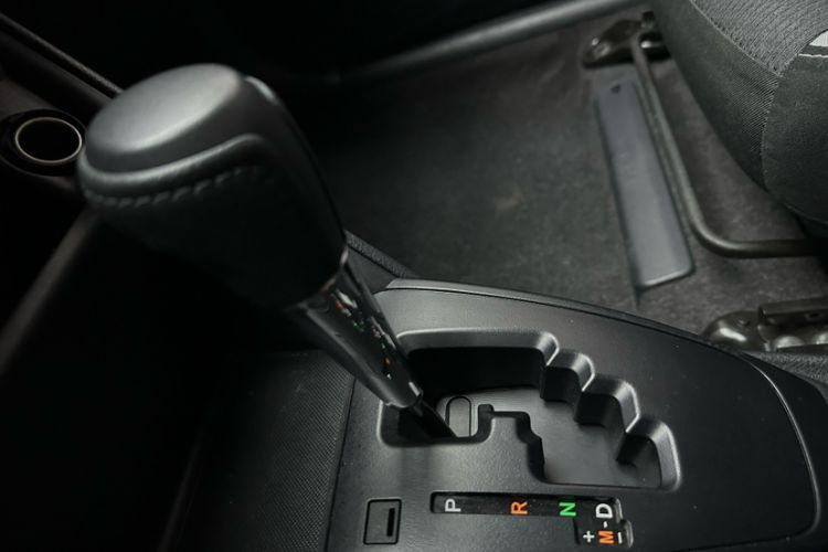 Used Toyota YARiS L Zhi Xuan 2022 1.5L CVT Leading PLUS Edition Gear Lever