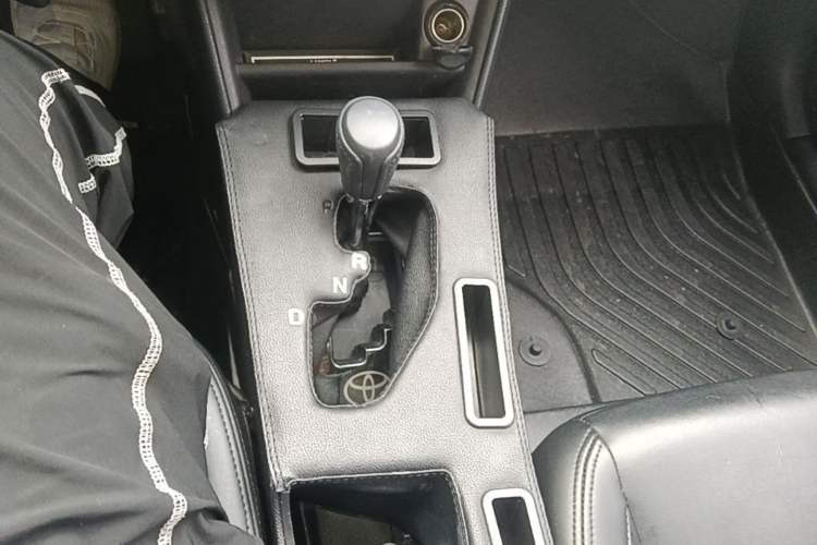 Used Toyota YARiS L Zhi Xuan 2022 1.5L CVT Leading PLUS Edition Gear Lever