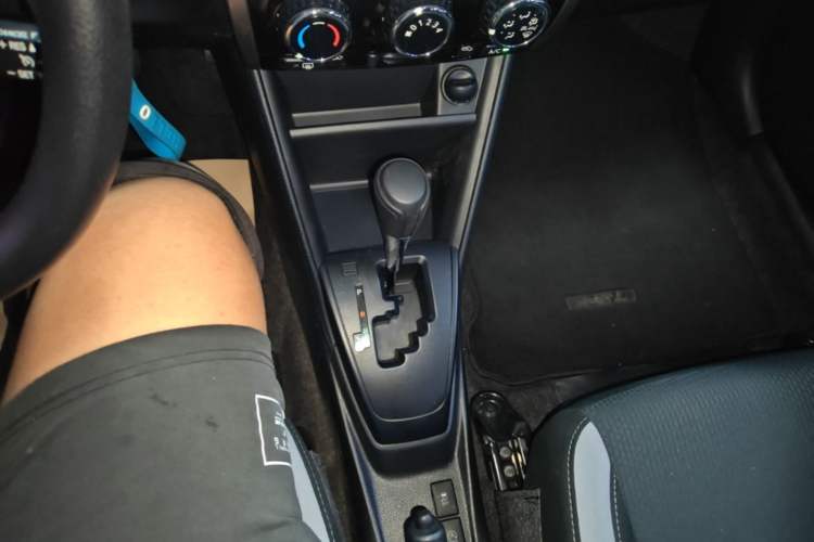 Used Toyota YARiS L Zhi Xuan 2022 1.5L CVT Leading PLUS Edition Gear Lever