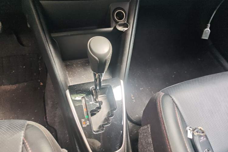 Used Toyota YARiS L Zhi Xuan 2022 X-Trail 1.5L CVT Luxury PLUS Edition Gear Lever