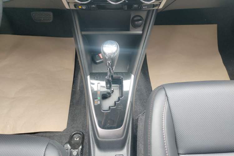 Used Toyota YARiS L Zhi Xuan 2022 X-Trail 1.5L CVT Luxury PLUS Edition Gear Lever