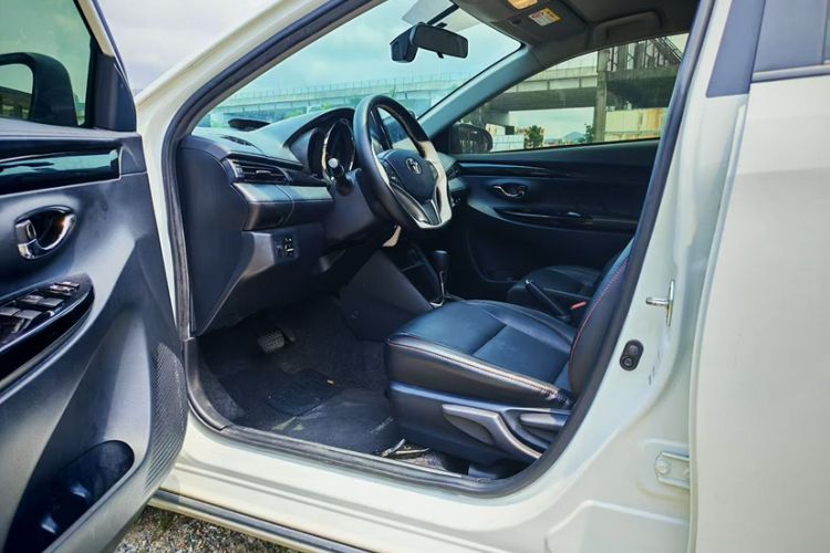 Used Toyota YARiS L Zhi Xuan 2022 X-Trail 1.5L CVT Luxury PLUS Edition Interior 3