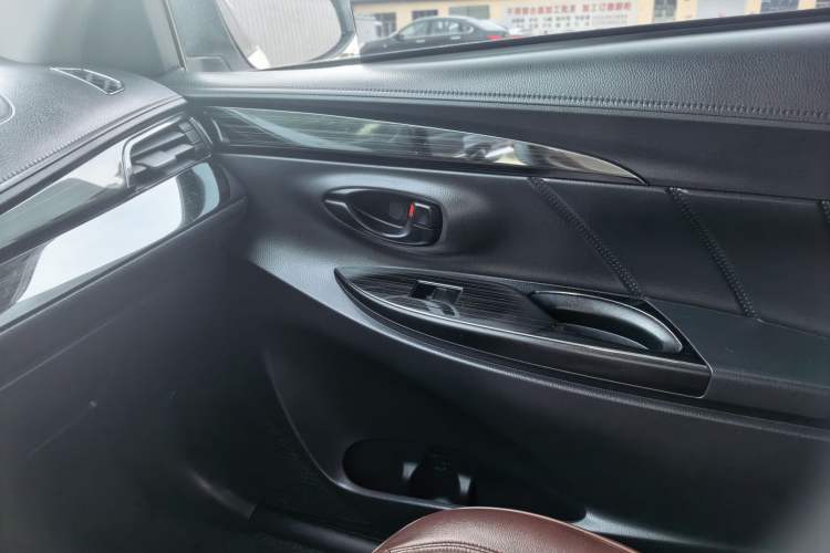 Used Toyota YARiS L Zhi Xuan 2022 X-Trail 1.5L CVT Leading PLUS Edition Interior 4
