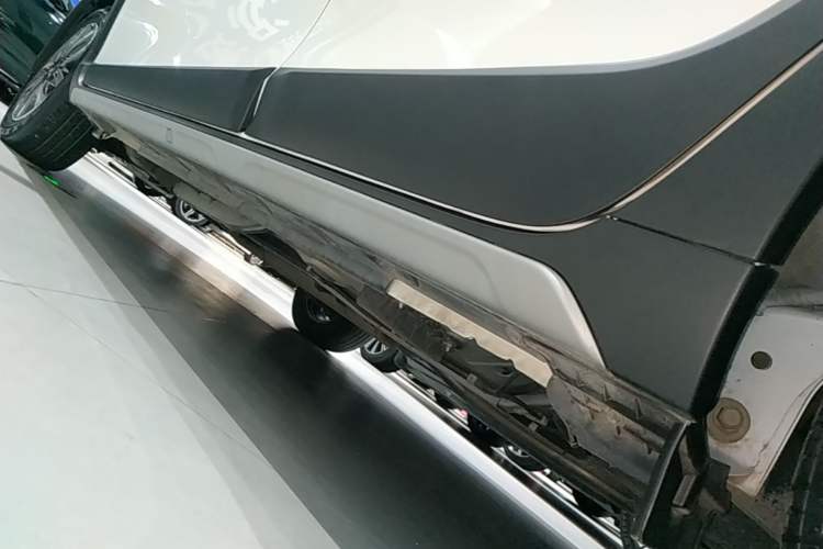 Used Toyota YARiS L Zhi Xuan 2022 X-Trail 1.5L CVT Luxury PLUS Edition Left Side Sill