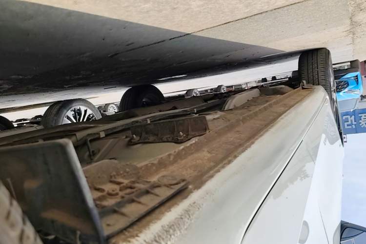 Used Toyota YARiS L Zhi Xuan 2022 1.5L CVT Leading PLUS Edition Left Side Sill