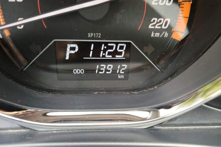 Used Toyota YARiS L Zhi Xuan 2022 X-Trail 1.5L CVT Luxury PLUS Edition Odometer Close Up