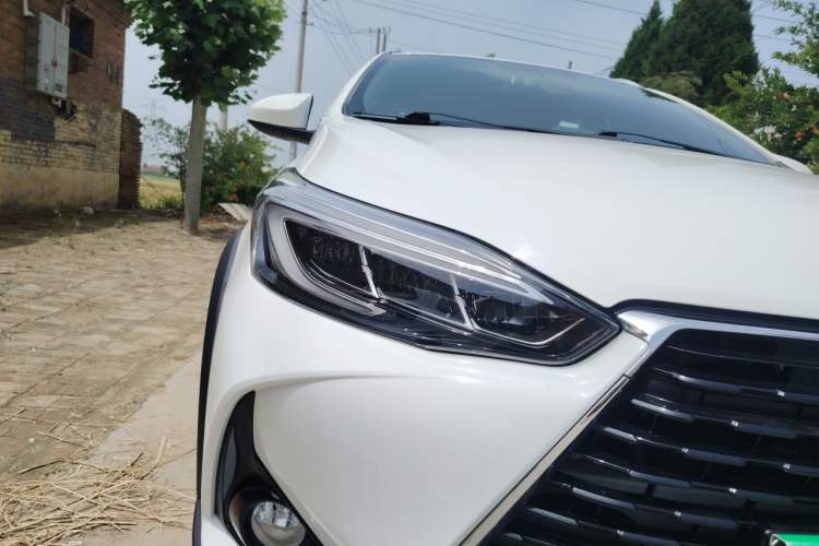 Used Toyota YARiS L Zhi Xuan 2022 X-Trail 1.5L CVT Luxury PLUS Edition Right Front Headlight