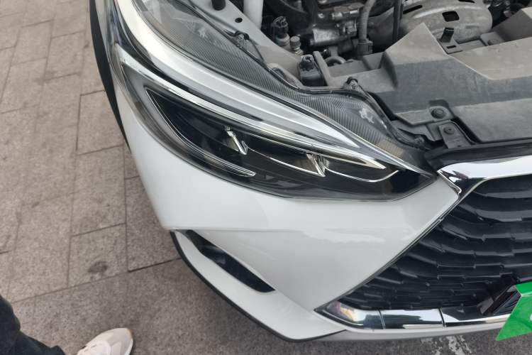 Used Toyota YARiS L Zhi Xuan 2022 X-Trail 1.5L CVT Luxury PLUS Edition Right Front Headlight