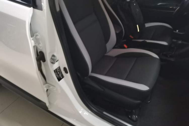 Used Toyota YARiS L Zhi Xuan 2022 X-Trail 1.5L CVT Leading PLUS Edition Right Front Seat