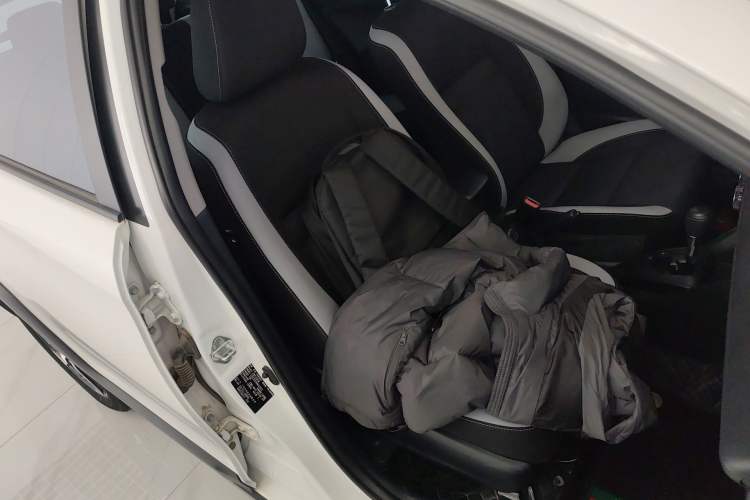 Used Toyota YARiS L Zhi Xuan 2022 X-Trail 1.5L CVT Leading PLUS Edition Right Front Seat