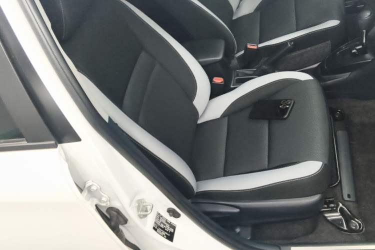 Used Toyota YARiS L Zhi Xuan 2022 X-Trail 1.5L CVT Leading PLUS Edition Right Front Seat