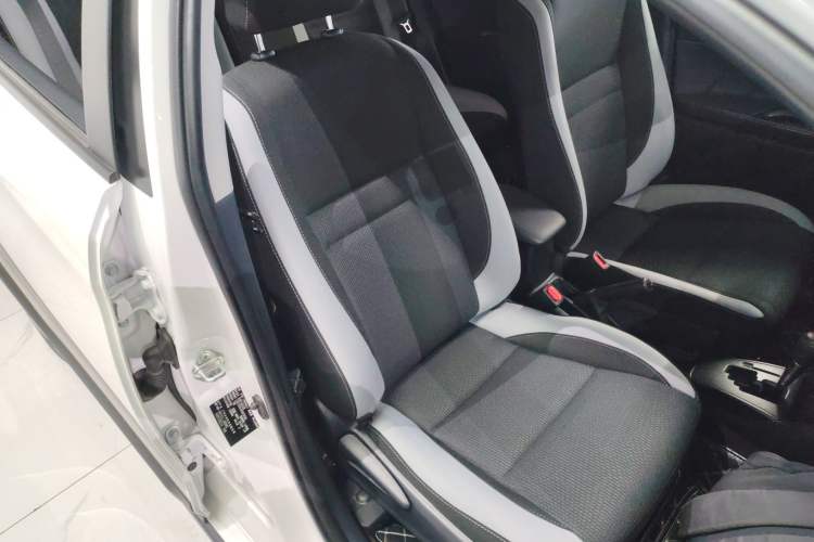 Used Toyota YARiS L Zhi Xuan 2022 X-Trail 1.5L CVT Leading PLUS Edition Right Front Seat